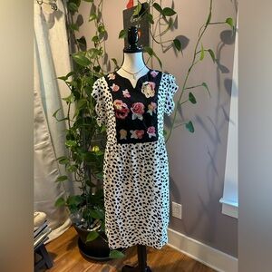 Kirundo Medium Floral Embroidered Black and White Dress